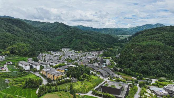 休秀贡玛村新貌，发展与变迁的最新动态